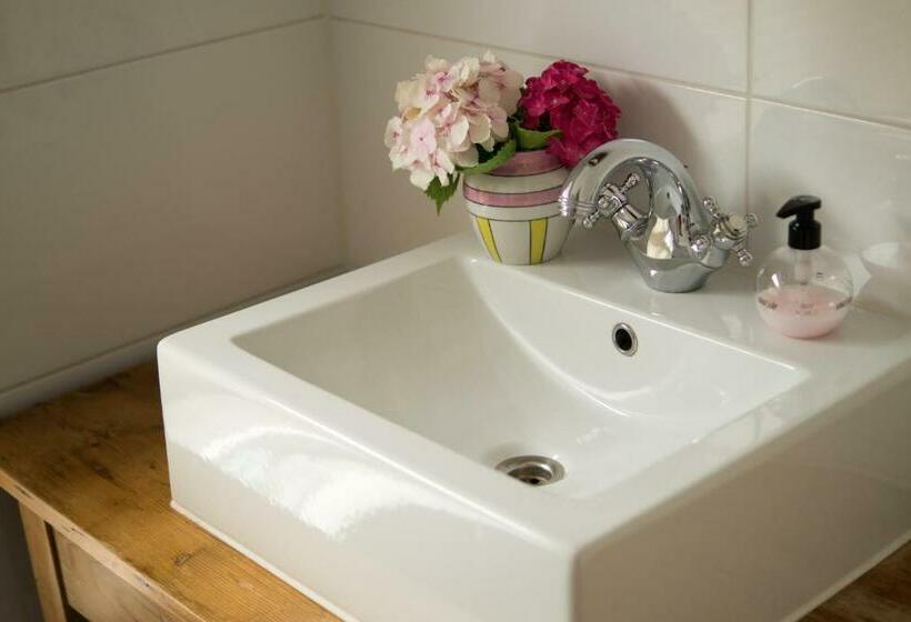 غرفة قياسية, Bij De Buren