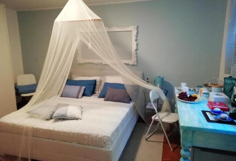 주니어 스위트, La Forma Dell Acqua