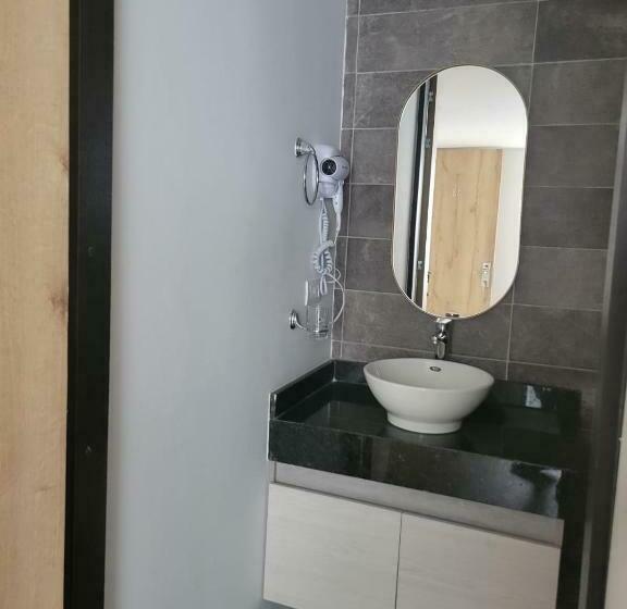 标准间, Piedras De Maní