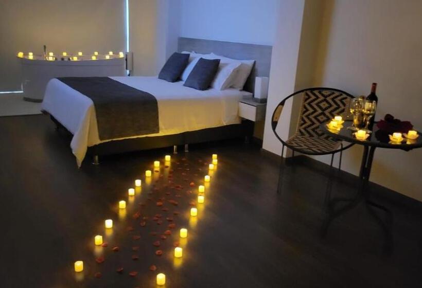 带按摩浴盆的套房, Piedras De Maní