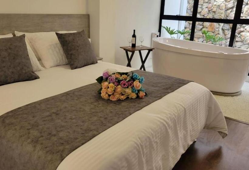 带按摩浴盆的套房, Piedras De Maní