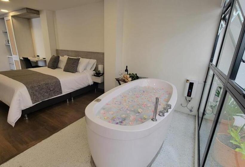 带按摩浴盆的套房, Piedras De Maní