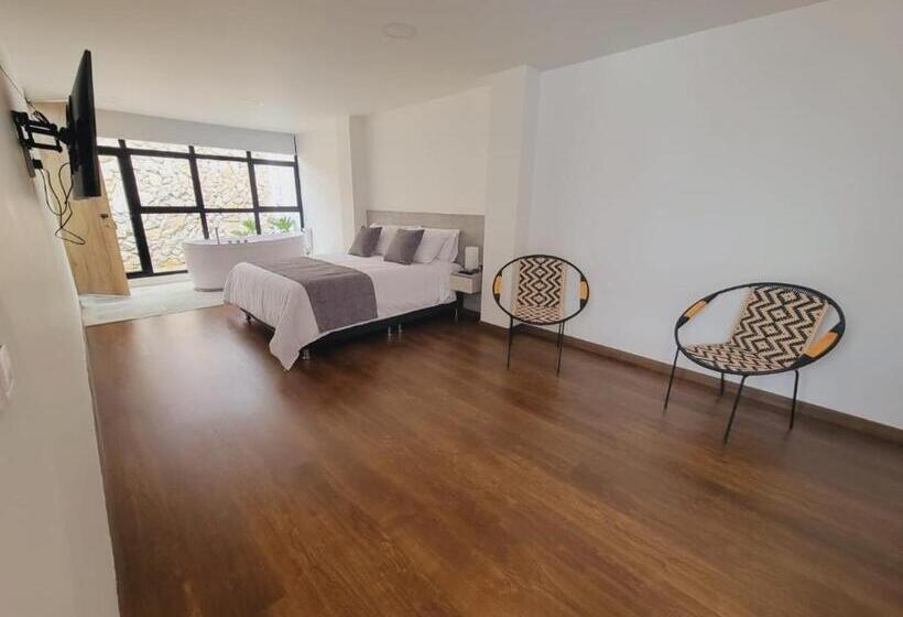 带按摩浴盆的套房, Piedras De Maní