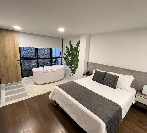 带按摩浴盆的套房, Piedras De Maní