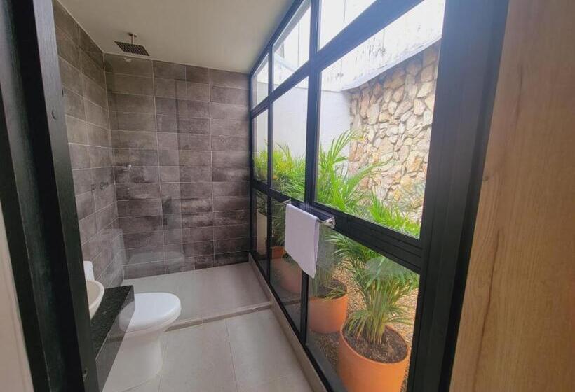 带按摩浴盆的套房, Piedras De Maní