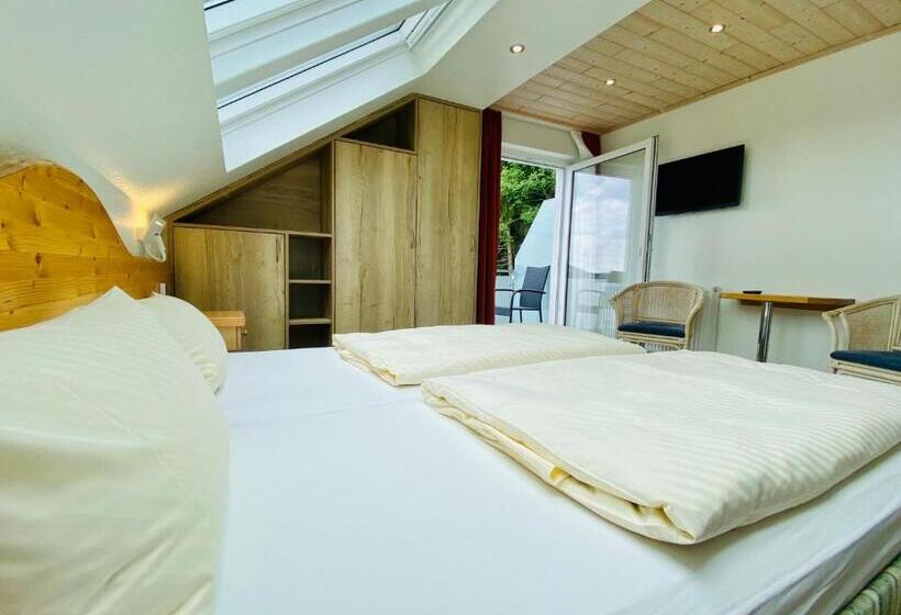 Номер Стандарт с Балконом, Landhotel Edersee