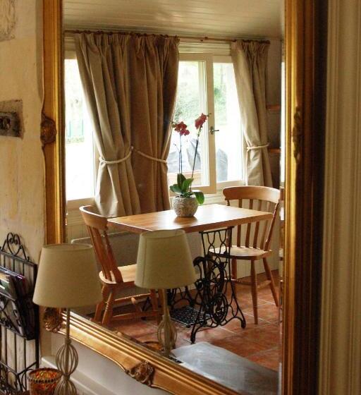 Стандартный Номер Кровать Кинг, Le Logis Du Pressoir Chambre D Hotes Bed & Breakfast In Beautiful 18th Century Estate In The Heart O