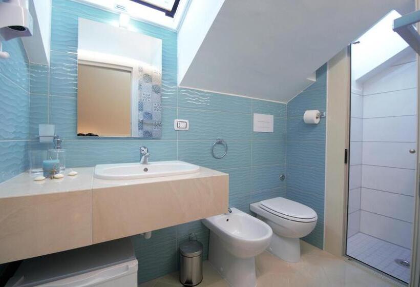 חדר אקונומי לשלושה, Askia Rooms & Breakfast