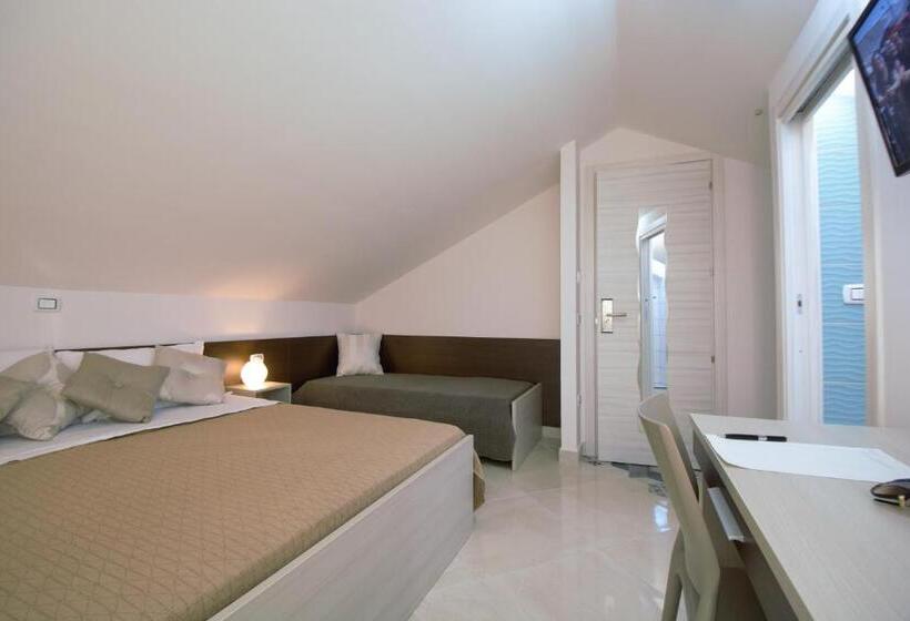 חדר אקונומי לשלושה, Askia Rooms & Breakfast