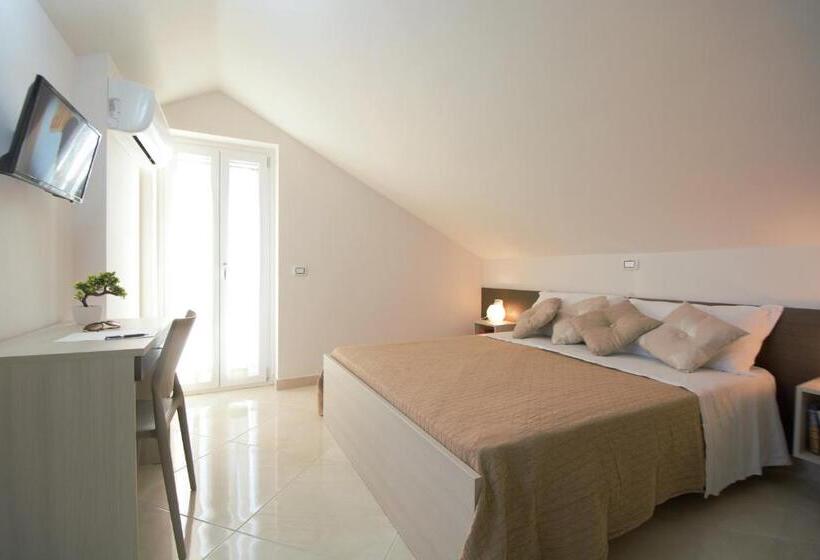 חדר אקונומי לשלושה, Askia Rooms & Breakfast