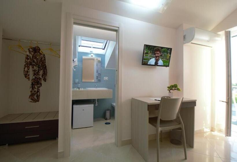 חדר אקונומי לשלושה, Askia Rooms & Breakfast