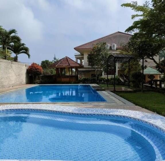 Вилла 3 Спальни, The Kulawi Villa & Resort