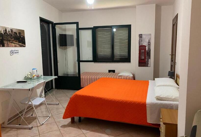 חדר סטנדרט לשלושה עם טרסה, Il Pepe Rosa