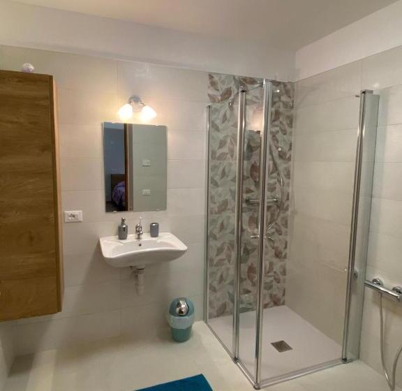 スタンダードスタジオ, La Casa Di Pericle