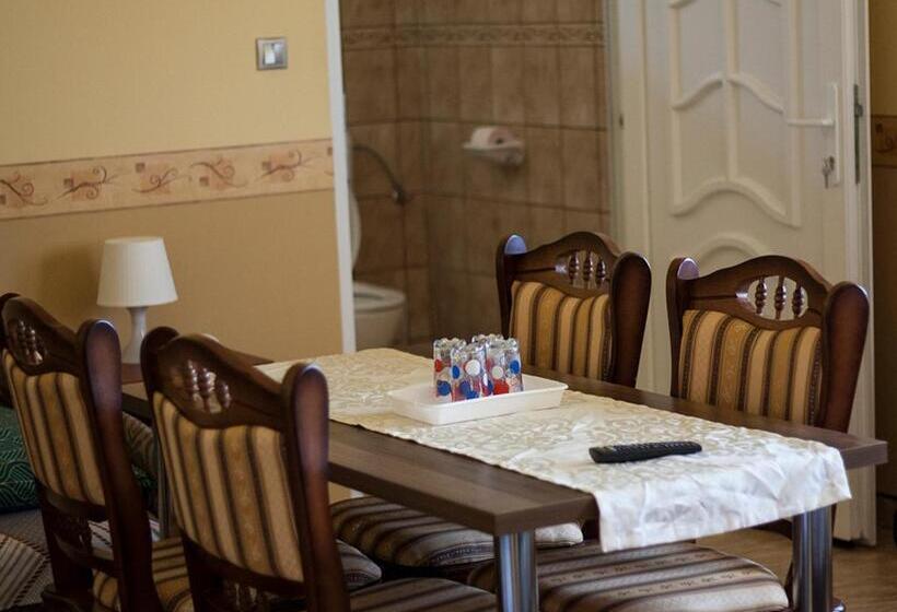 חדר משפחתי, Bencsik Tanya Szentkirály   Szálláshely & Rendezvényház