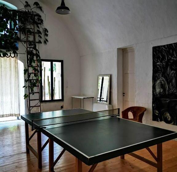 חדר משפחתי, Castle Xviii Near Sea