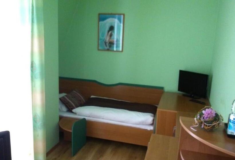 غرفة قياسية مزوَّدة بشُرفة, Penzión Rekrea