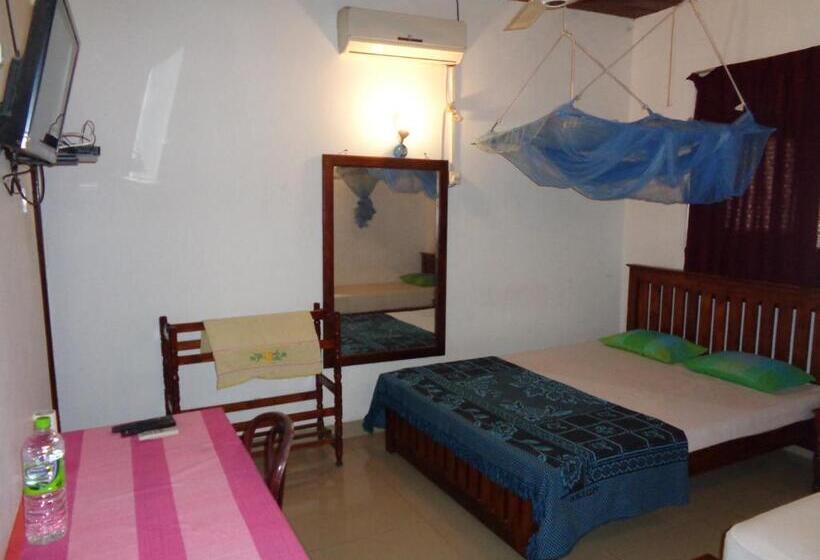 家庭间, Saranga Holiday Inn