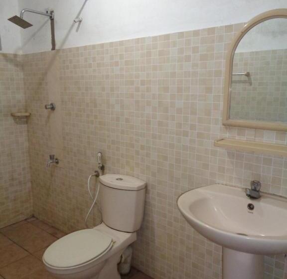 标准三人间, Saranga Holiday Inn