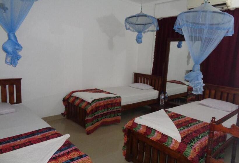 标准三人间, Saranga Holiday Inn