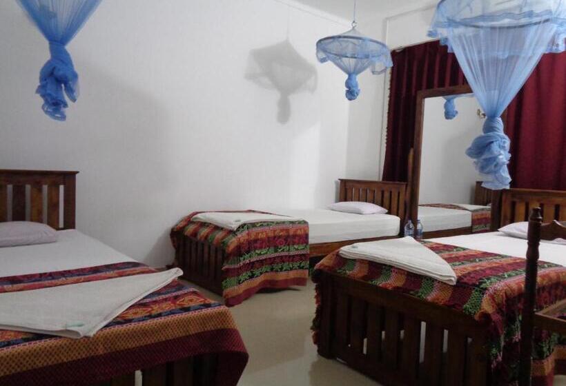 标准三人间, Saranga Holiday Inn