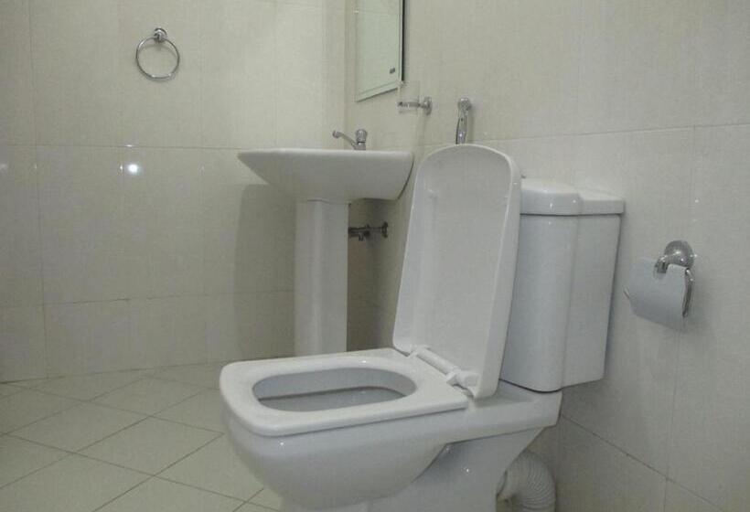 家庭间, Saranga Holiday Inn