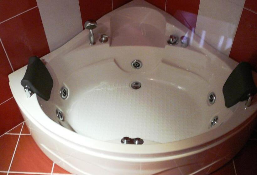 带露台的套间, Akvaya