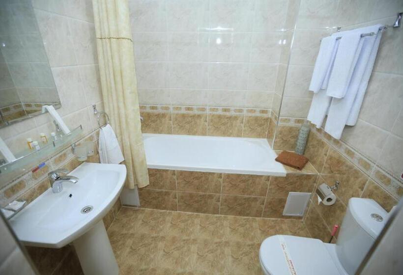 اتاق لوکس سه تخته, Asia Hotel Fergana
