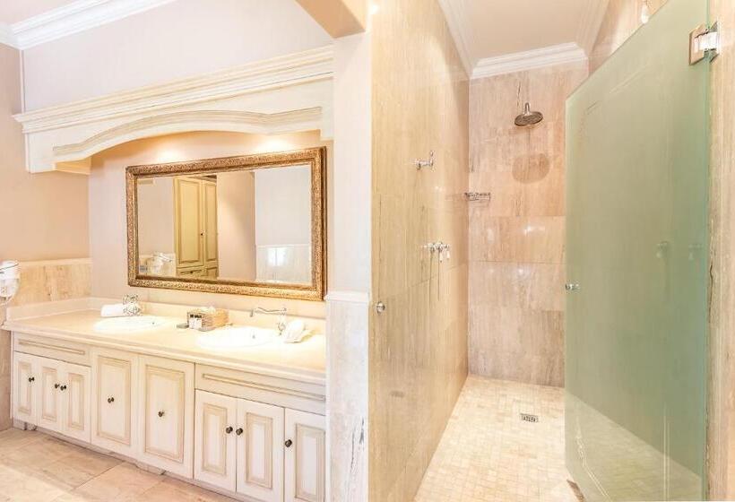 سوییت با چشم‌انداز کوه, L Ermitage   Franschhoek Chateau & Villas