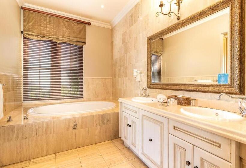 سوییت با چشم‌انداز کوه, L Ermitage   Franschhoek Chateau & Villas