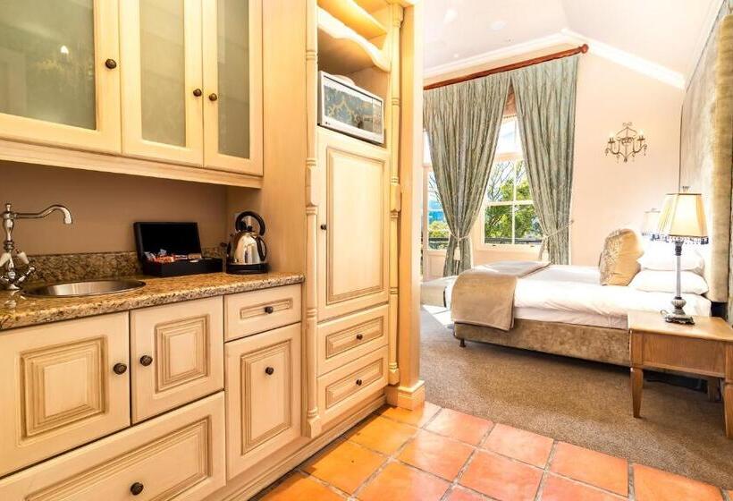 Suite with lake view, L Ermitage   Franschhoek Chateau & Villas
