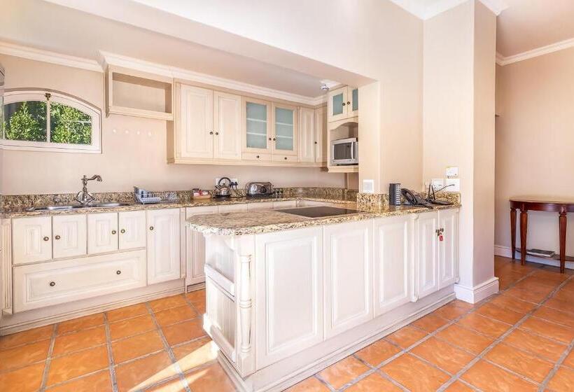 ویلای 2 خوابه, L Ermitage   Franschhoek Chateau & Villas