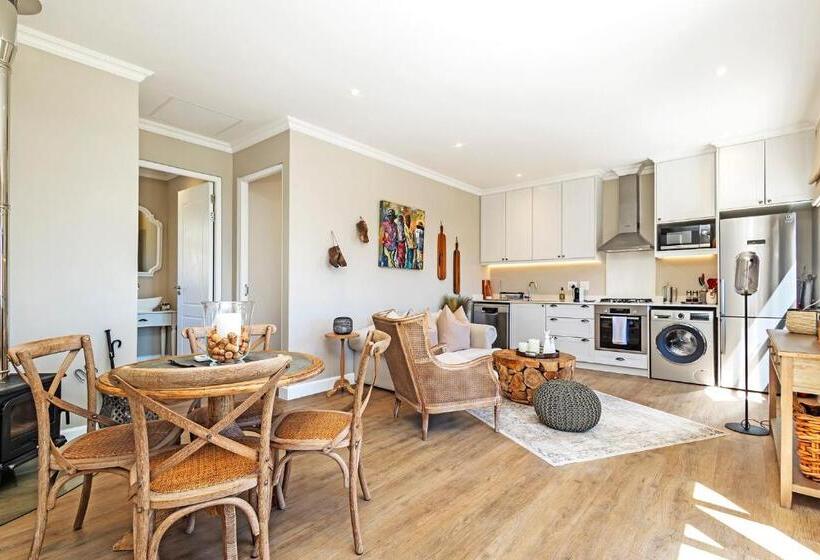 ویلای 1 خوابه, L Ermitage   Franschhoek Chateau & Villas