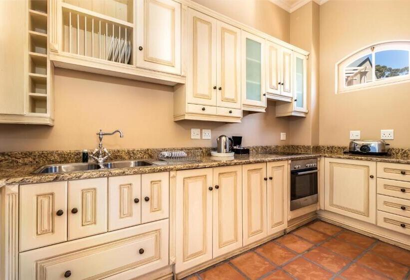 ویلای 2 خوابه, L Ermitage   Franschhoek Chateau & Villas