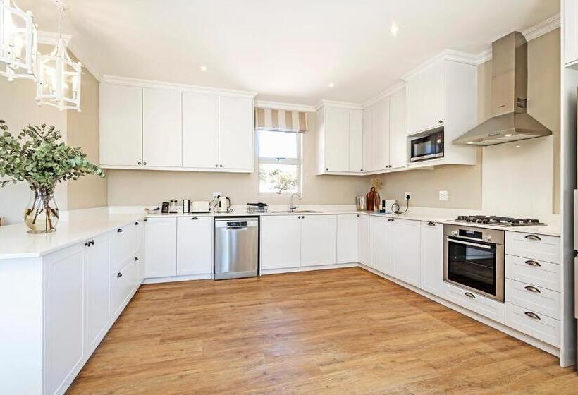 ویلای لوکس 1 خوابه, L Ermitage   Franschhoek Chateau & Villas