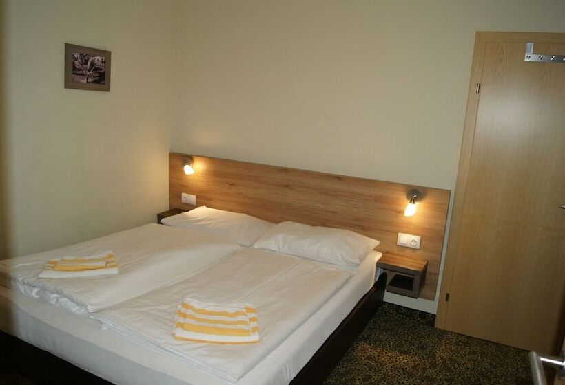 חדר משפחתי, Lindenhof