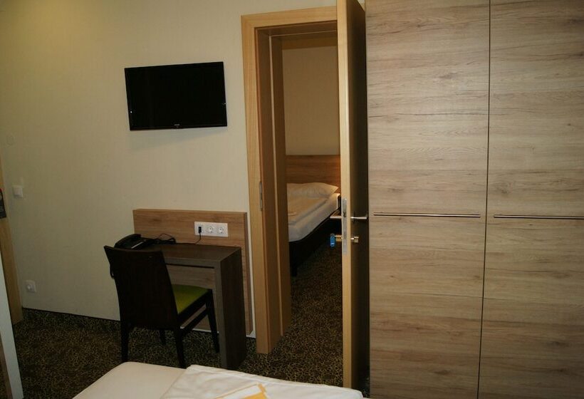 חדר משפחתי, Lindenhof