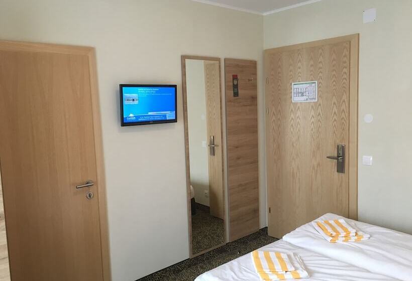 חדר משפחתי, Lindenhof