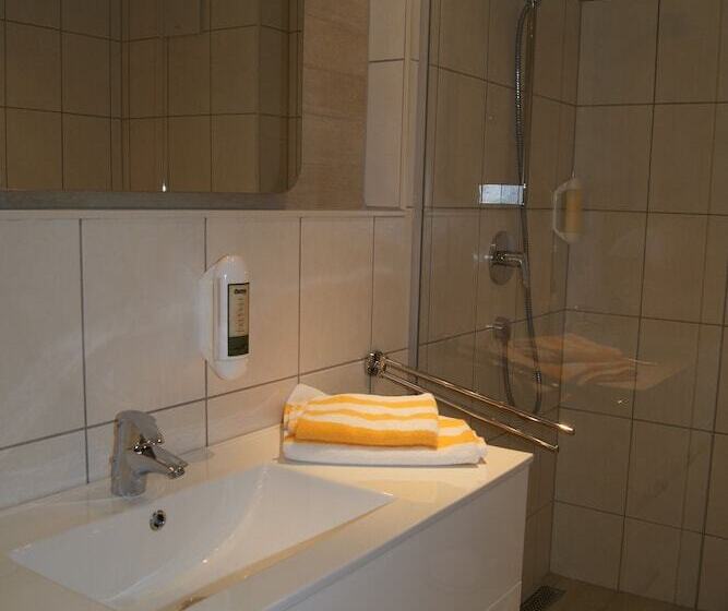 דירת שני חדרים, Lindenhof