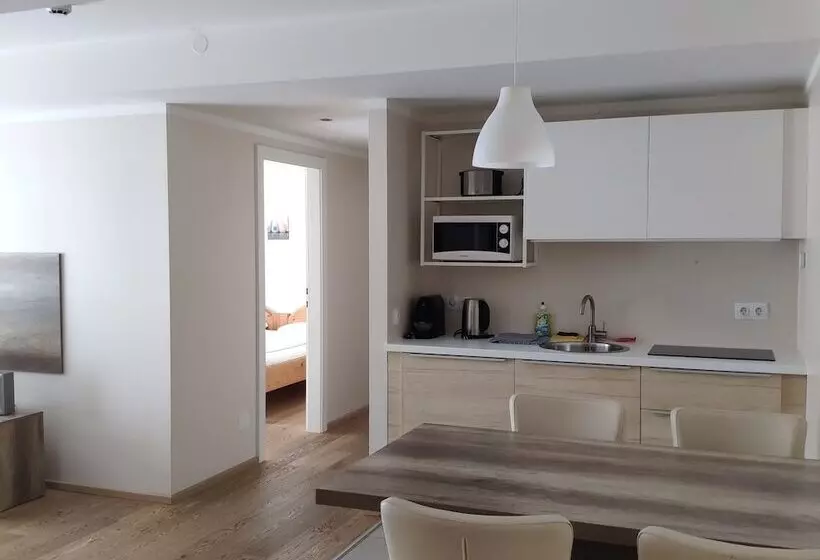 ２ベッドルームアパートメント, Lindenhof