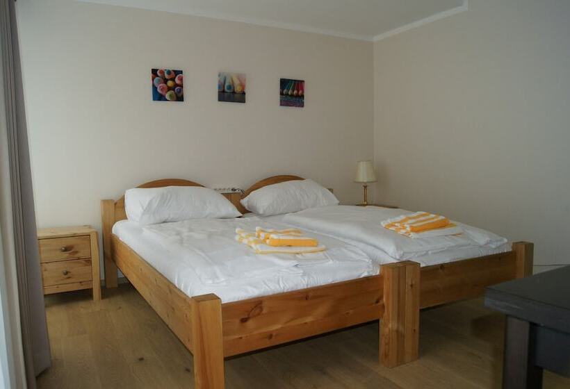 דירת שני חדרים, Lindenhof