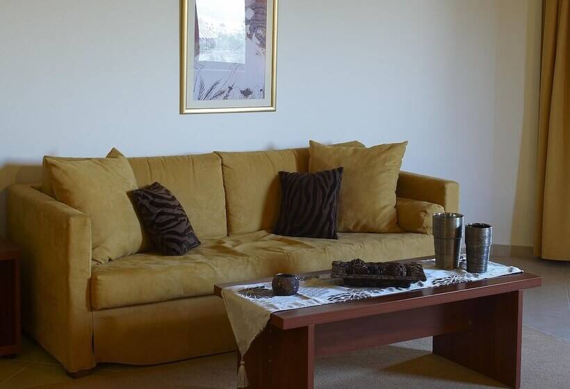 جناح, Parnis Palace Hotel Suites