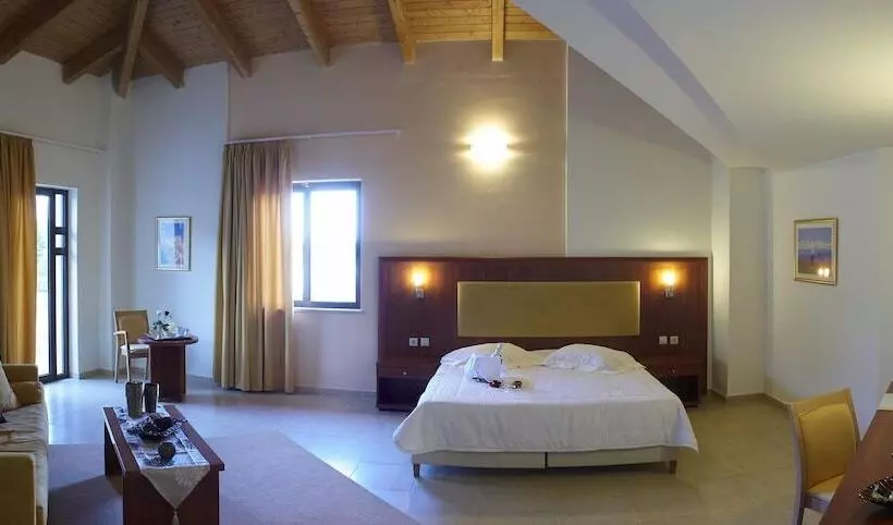 スイート, Parnis Palace Hotel Suites