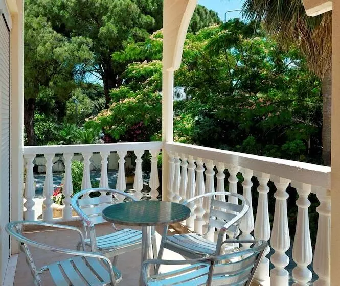 استودیوی استاندارد, Perla Marina Apart