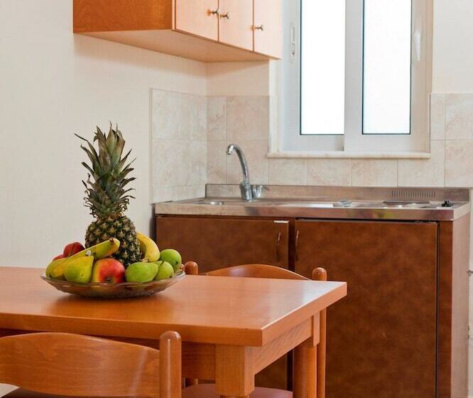 침실 1개 아파트, Perla Marina Apart