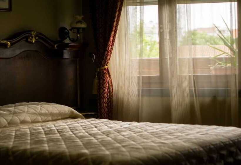 수피리어 룸, Victoria Tirana