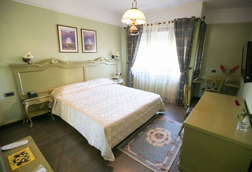 수피리어 룸, Victoria Tirana