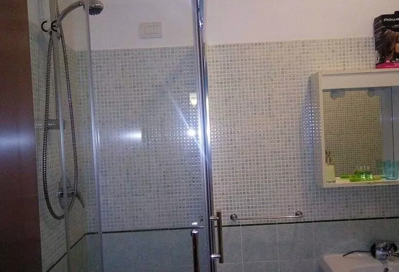 اتاق استاندارد سه نفره, Alenic