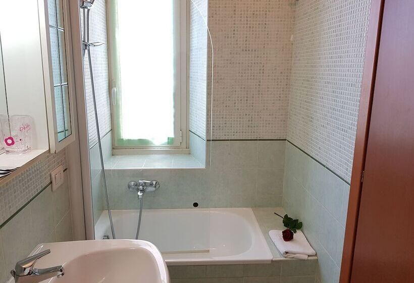 スタンダード4人部屋, Alenic