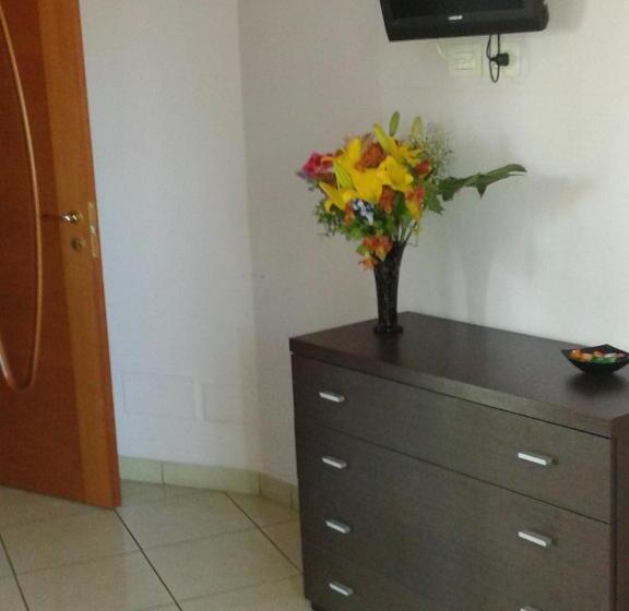 スタンダードトリプルルーム, Alenic